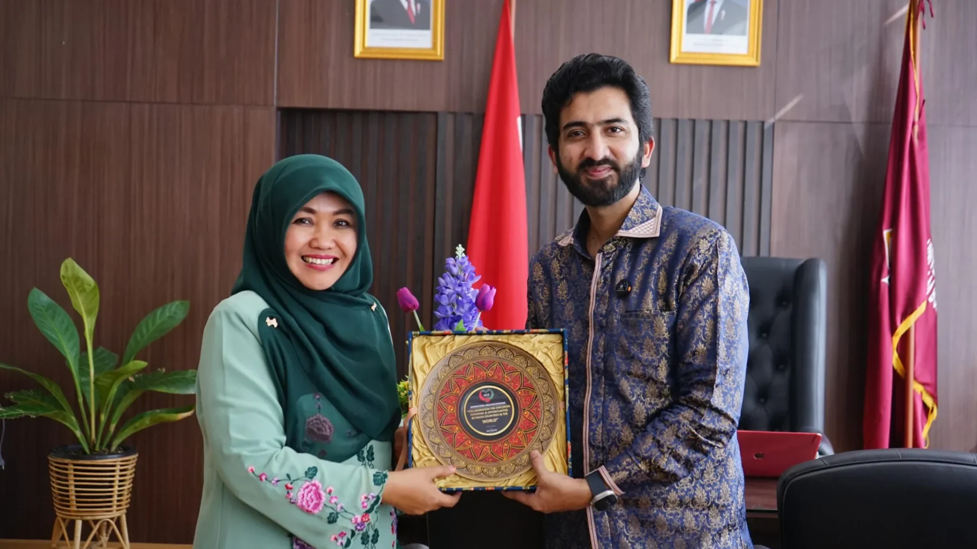 ICE Chairman Atta Ul Karim and UIN Imam Bonjol Padang Rector discussing international student collaboration opportunities