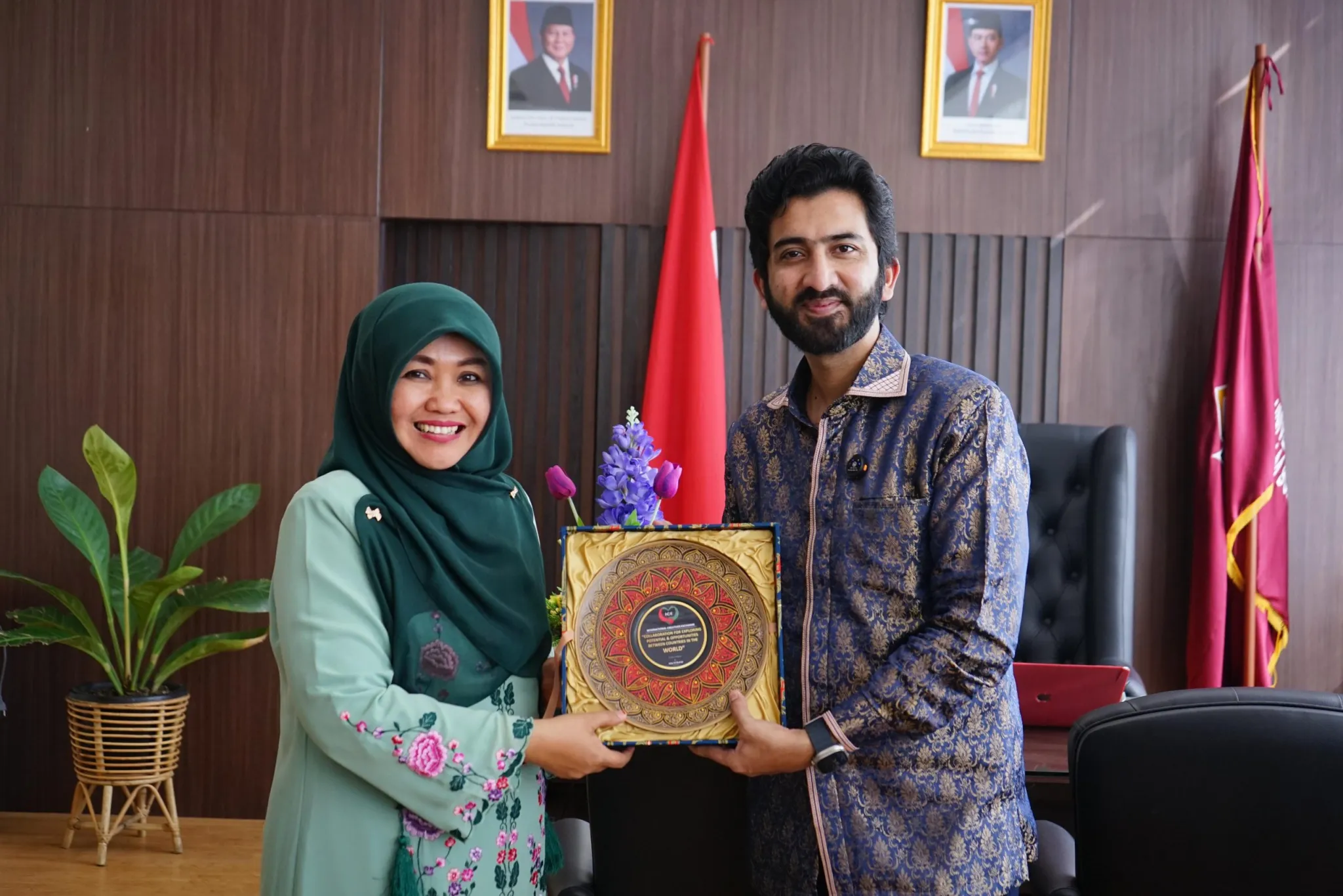 ICE Chairman Atta Ul Karim and UIN Imam Bonjol Padang Rector discussing international student collaboration opportunities